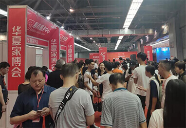 泉州家博会现场人流如织